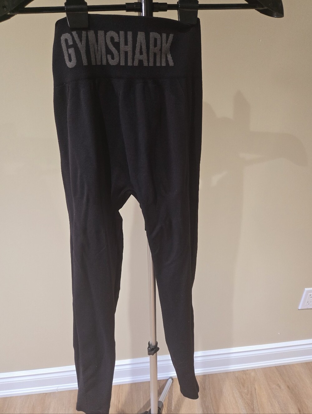 Gymshark Black Seamless High-Waist Leggings with Light Gray Logo